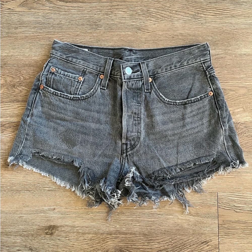 Washed black/grey Levi’s 501 shorts